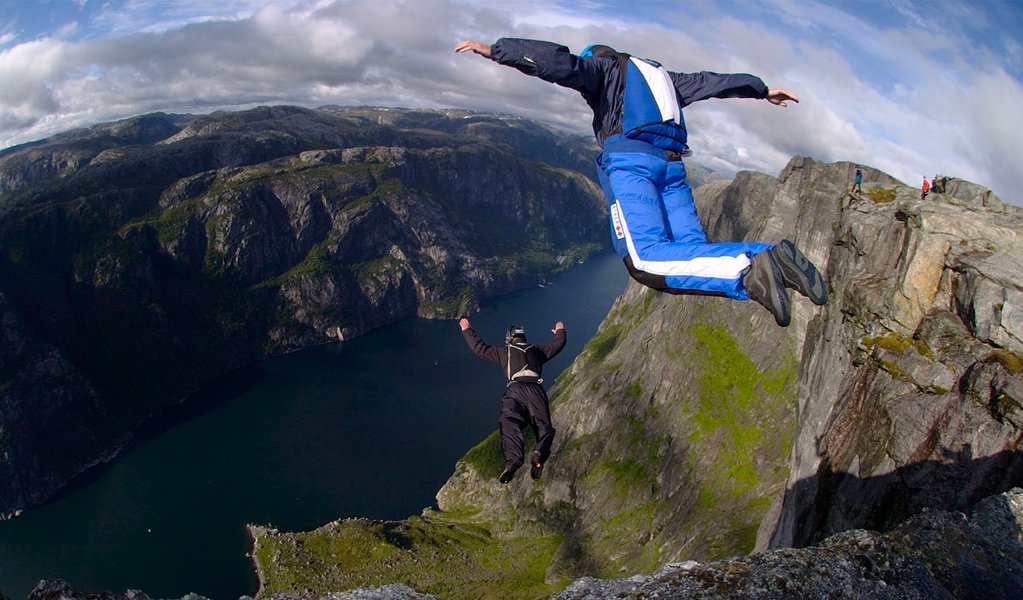 Base Jumping most dangerous sports