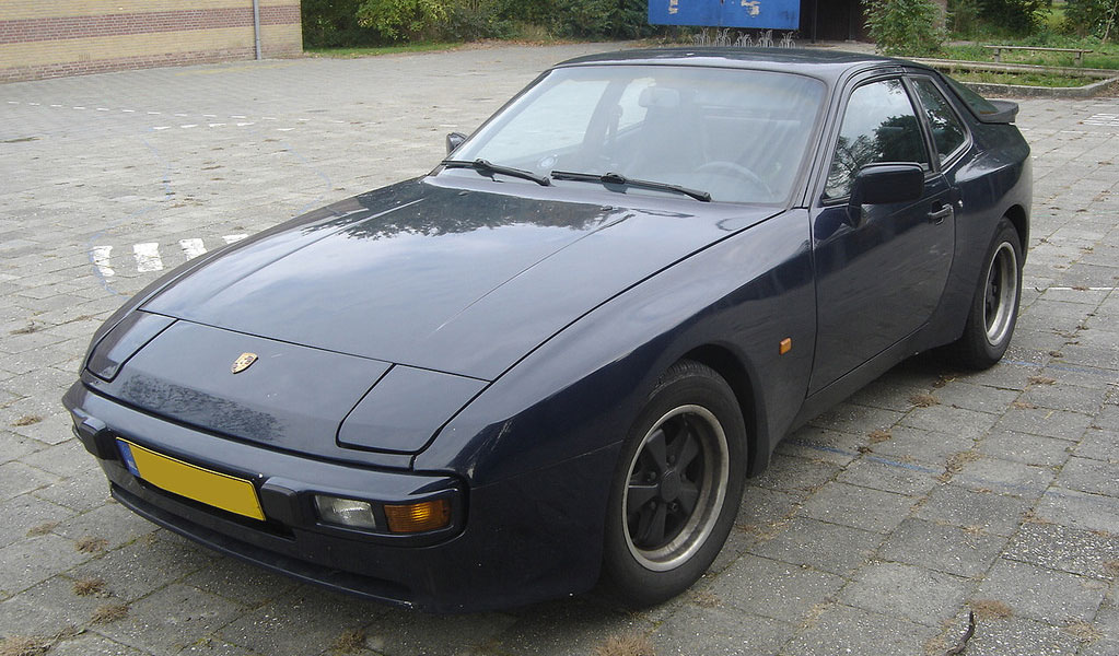 Porsche 944 (1982-1991) in metallic dark grey 