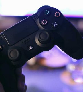 4 Reasons Why should i buy a ps4