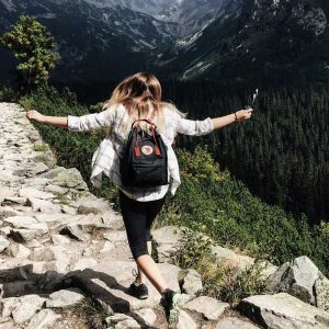 how to travel on a budget