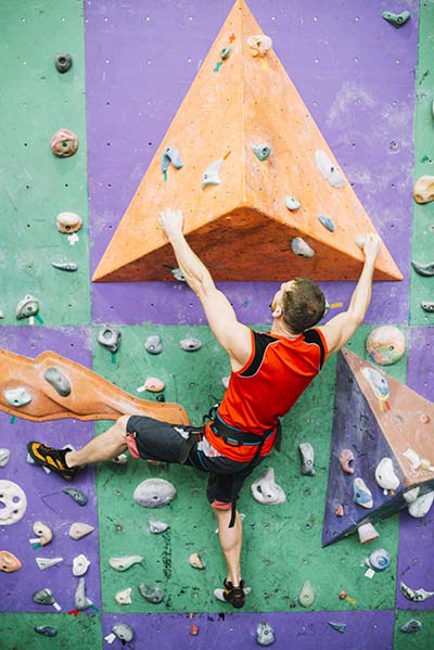 Bouldering climbing that involve no rope