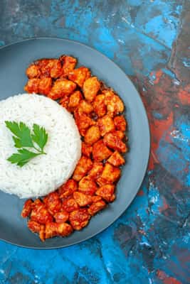 Chicken rice meal presentation