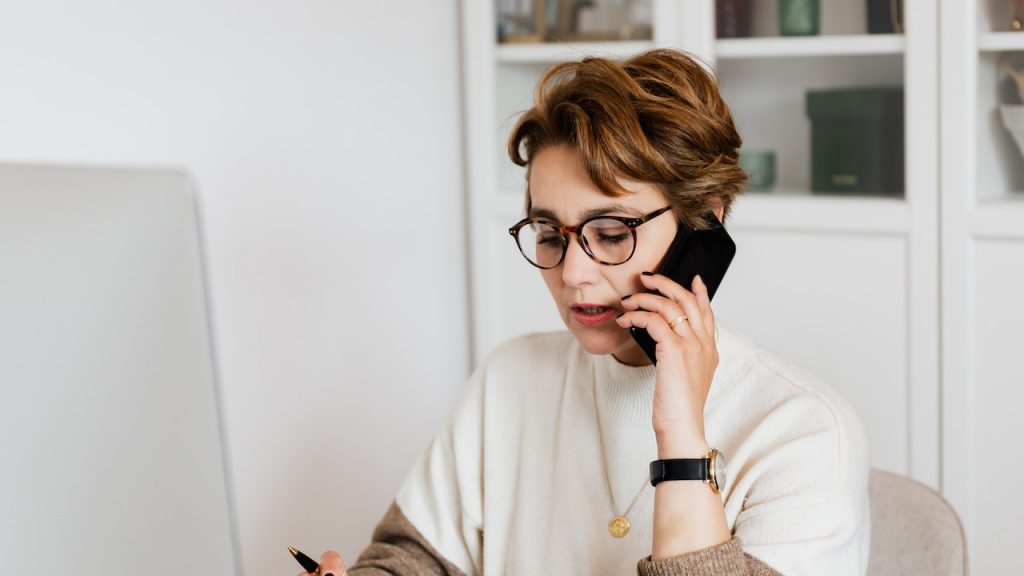 focused-adult-woman-talking-on-smartphone-for-best-cellphone-plans