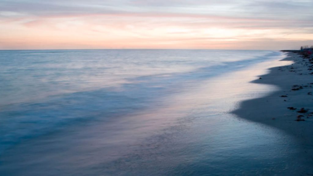 mesmerizing natural hues of the sky and the sea at florida beaches