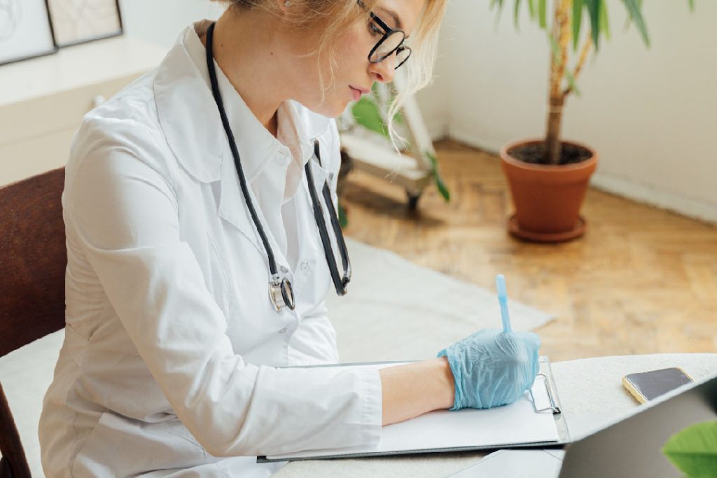 A Women Medical Writer doing clinical research