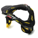 A neck braces
