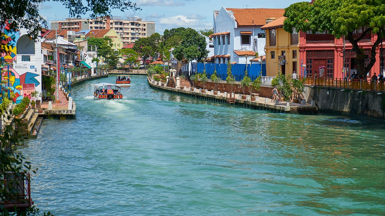 A beautiful view of the river and one of the most lively honeymoon destinations for 2025