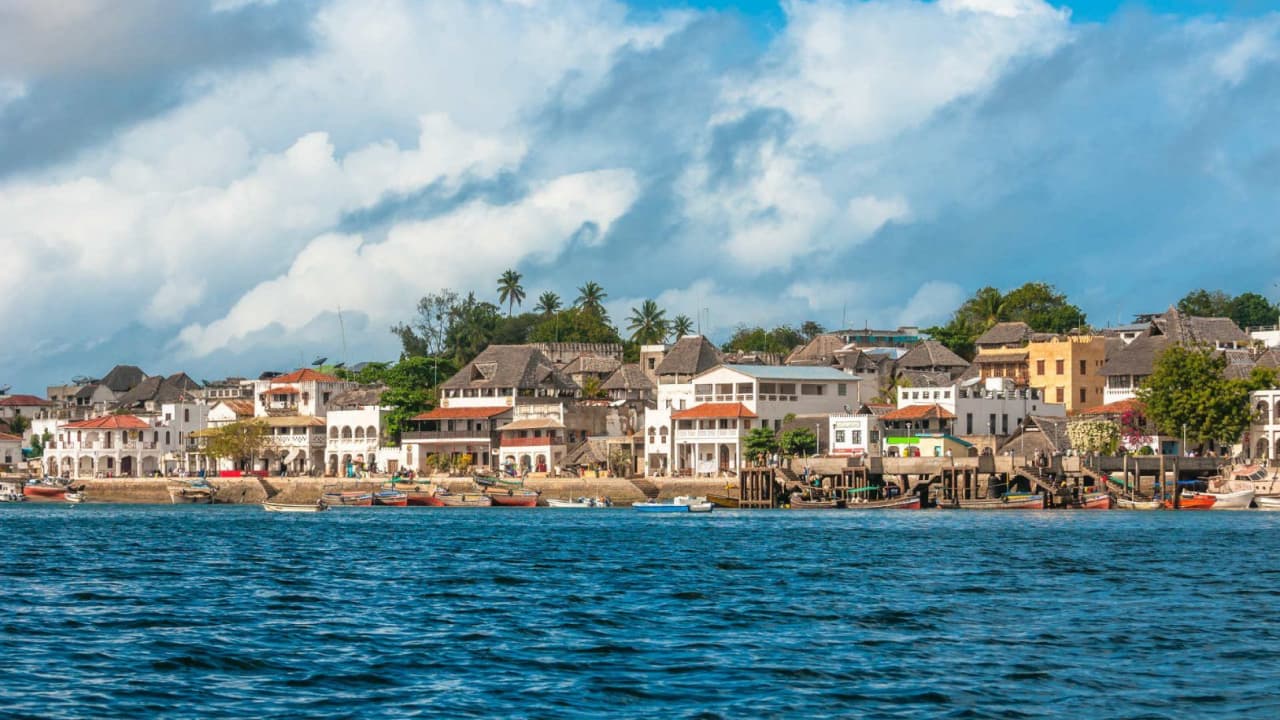 Crystal blue water and many cottages located at Lamu Island for honeymoon