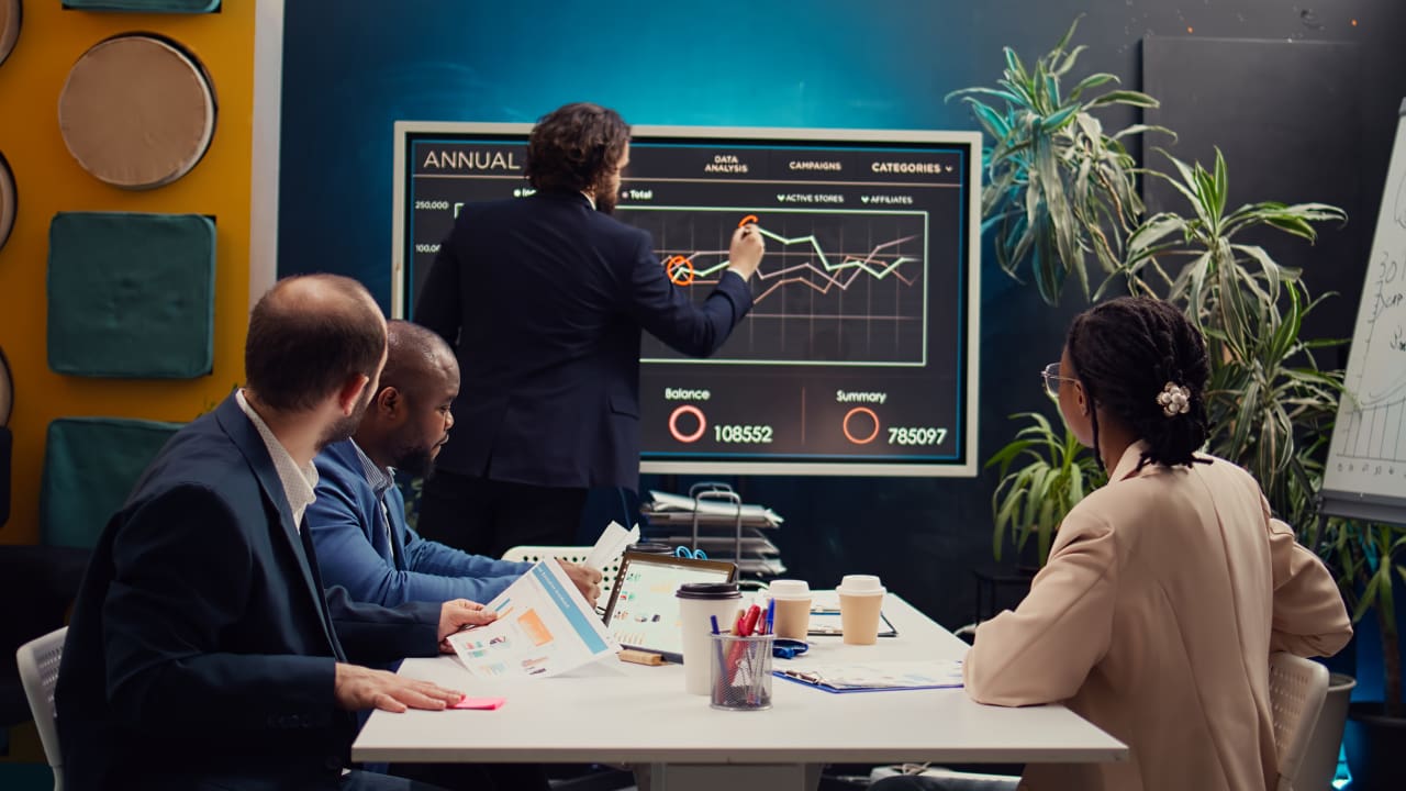 A business team is having a meeting at a fintech marketing agency