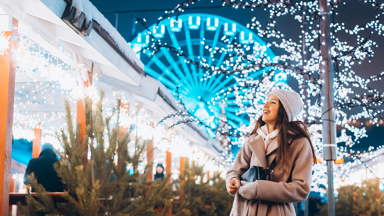A girl posing against the background of decorated trees Québec City