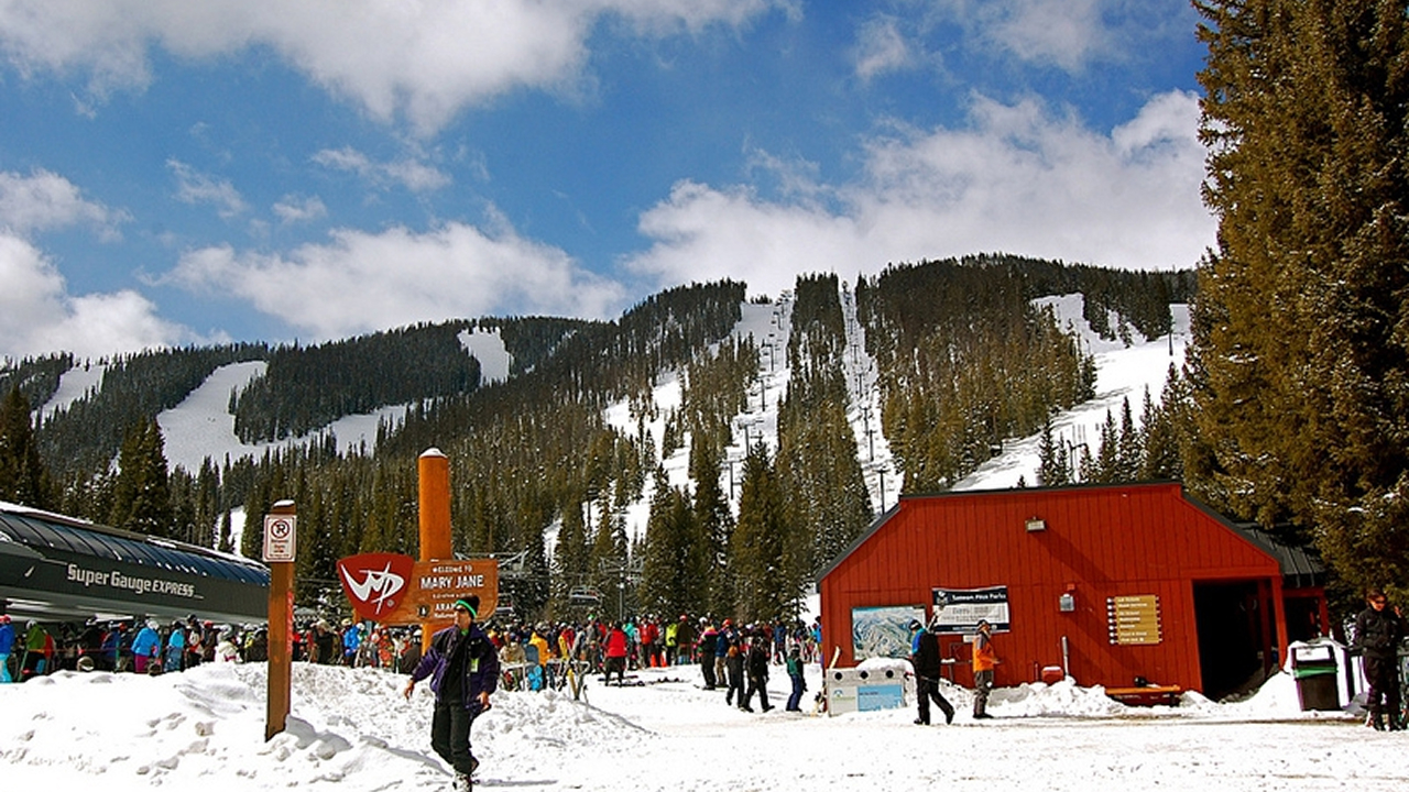 Crowds of skiers at Winter Park
