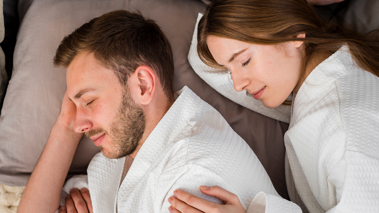 Side view of a couple sleeping peacfully