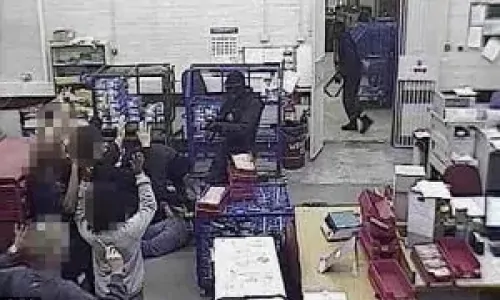 There are robbers inside the Kent Securities depot