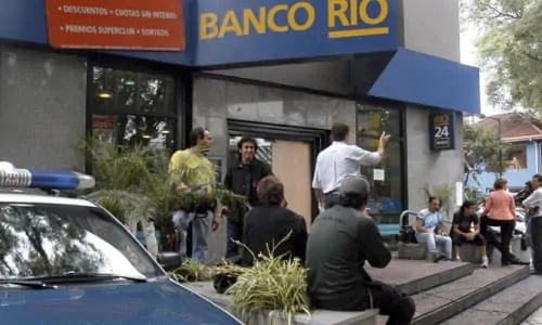 Many people standing outside the Banco Rio, Argentina 