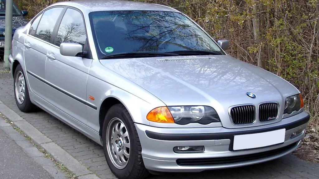 side view of BMW 3 SERIES E46