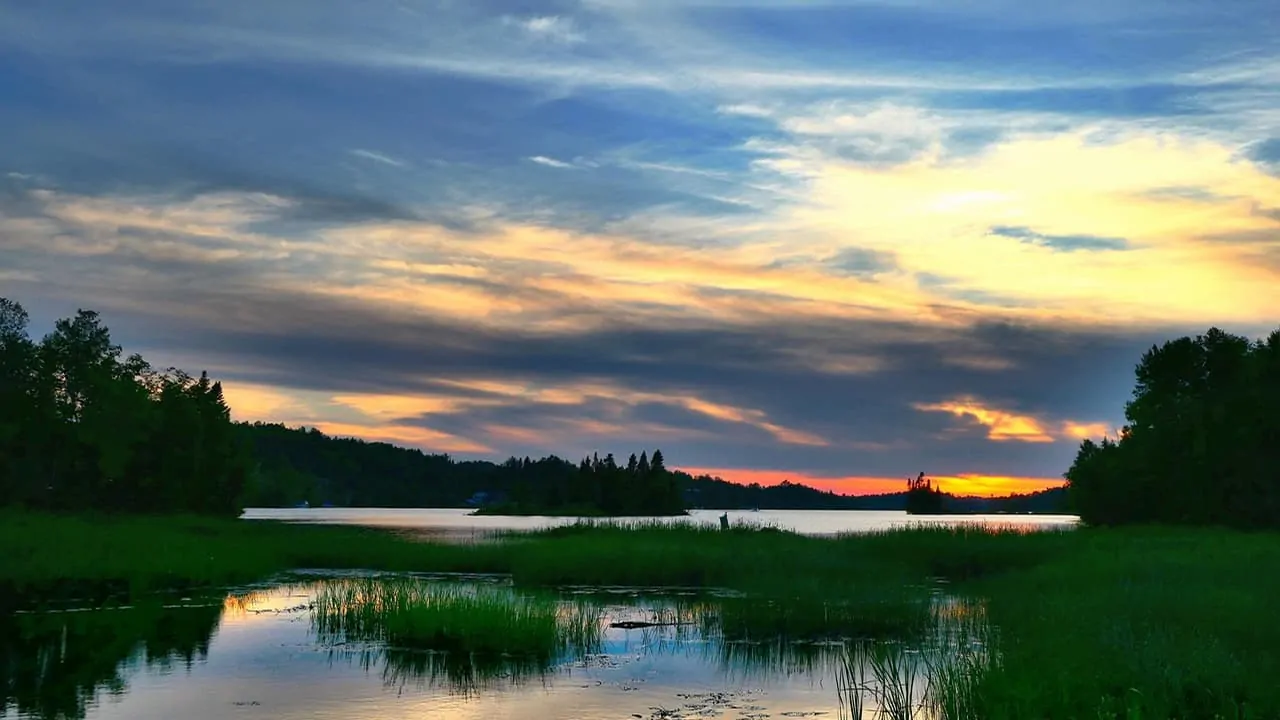 A beautiful view of lake